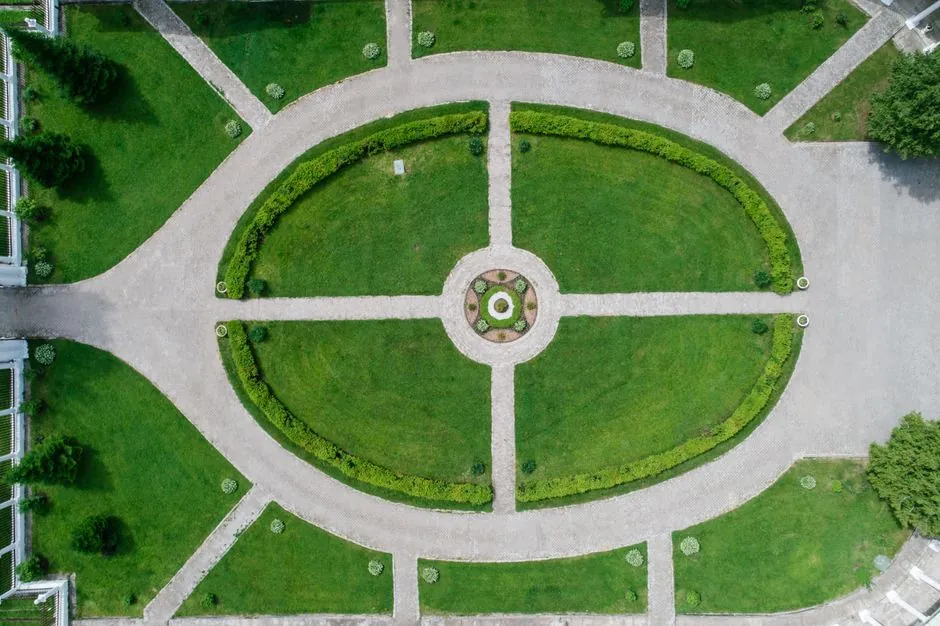 Amenagement complet de jardin avec terrasse et pierres